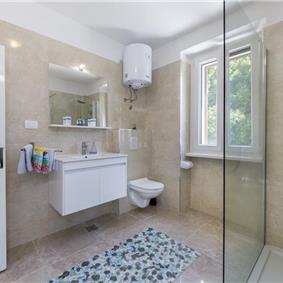 6 bedroom villa with pool near Labin, Istria, sleeps 12